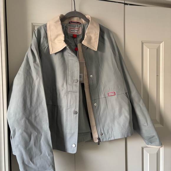 Hunter Light Gray  Raincoat with Cream Collar - Picture 4 of 8